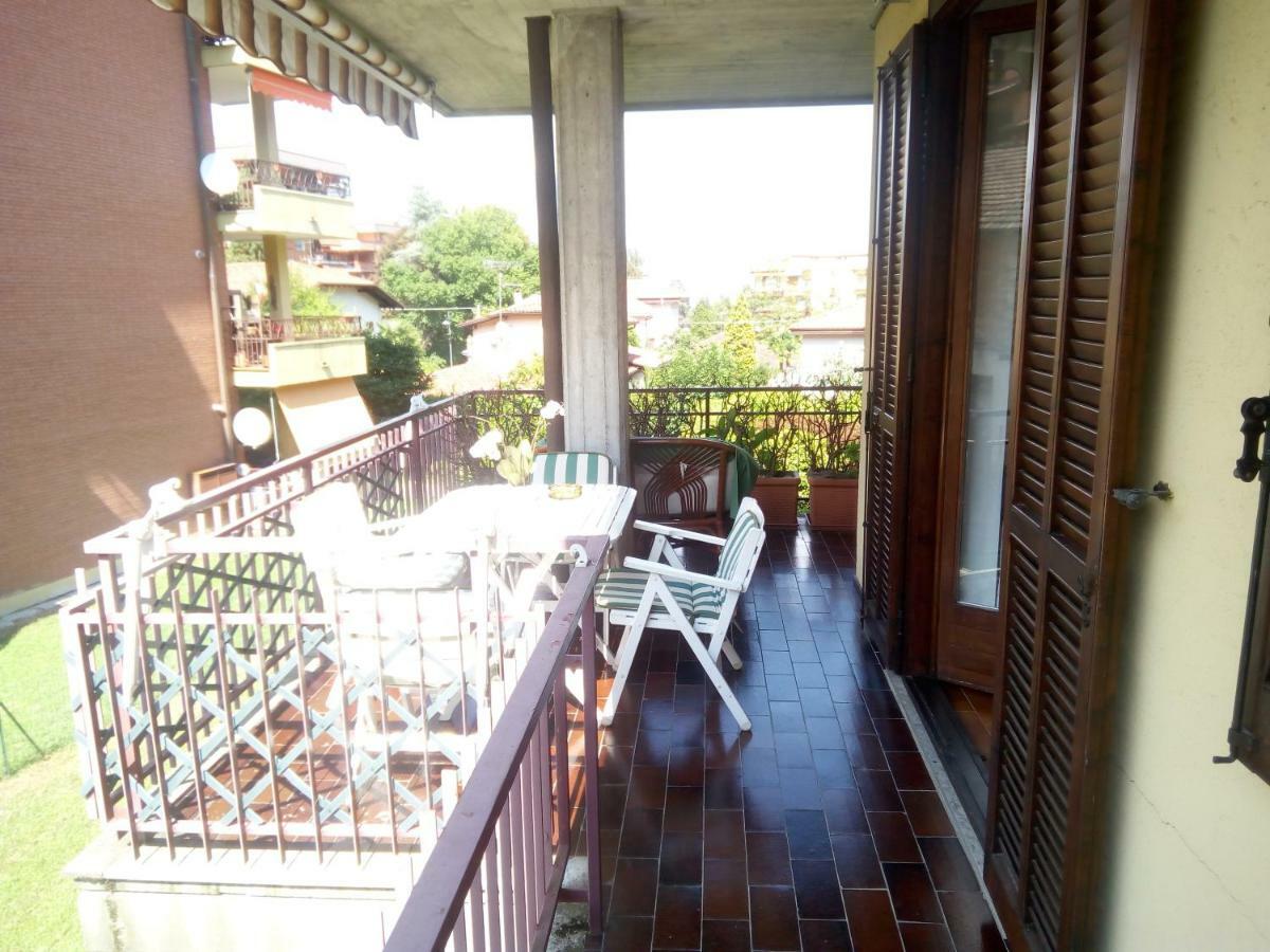 La Terrazza Apartment สเตรซา ภายนอก รูปภาพ